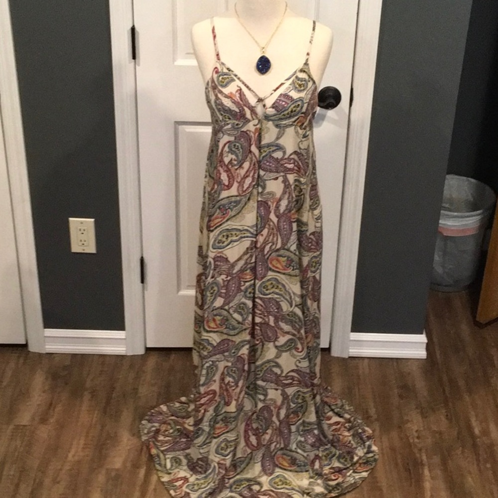 Beautiful Paisley Boho Maxi Dress Host Pick🎉 - Picture 5 of 8
